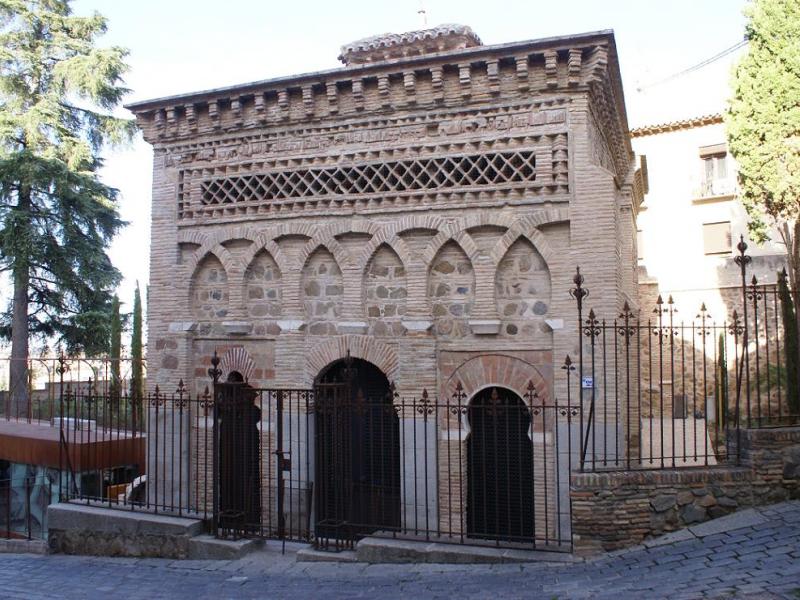 La Mezquita del Cristo de la Luz en Toledo, España - uno de los muchos edificios del período morisco