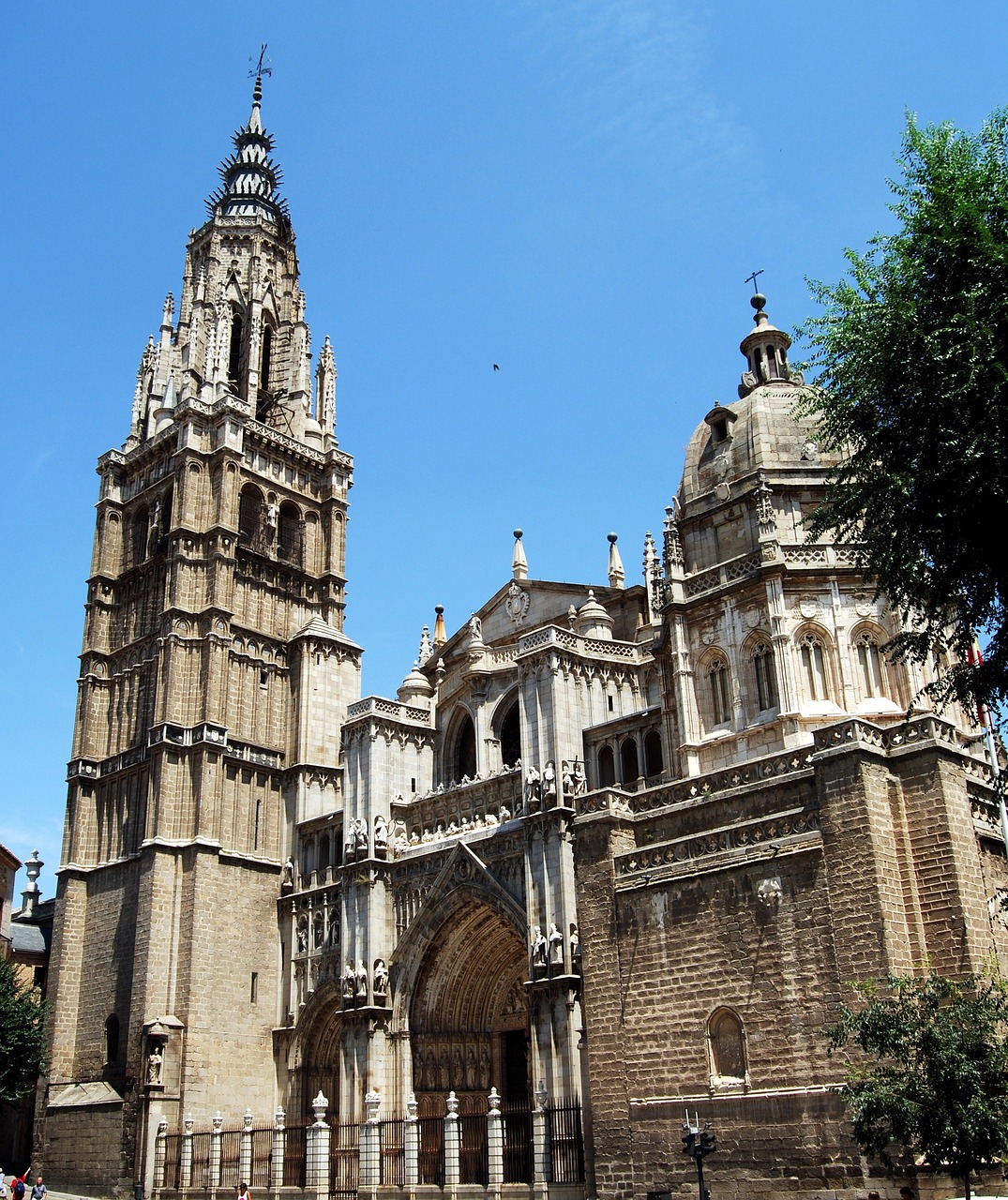 Entrada de la Catedral Primada Santa María de Toledo, España